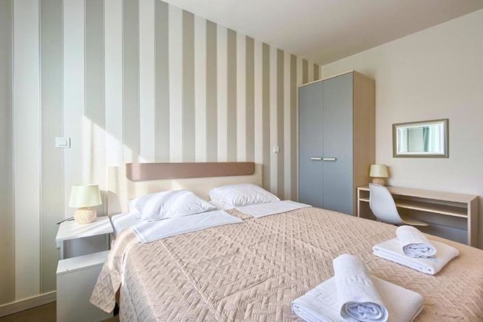 Image No.8-10 Bed Property for sale