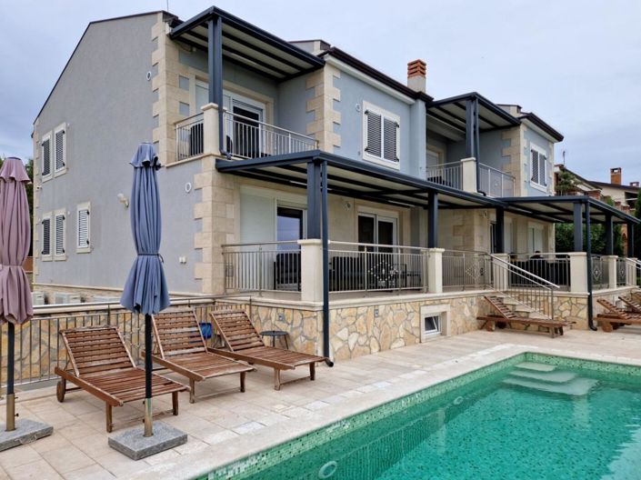 Image No.1-6 Bed Property for sale