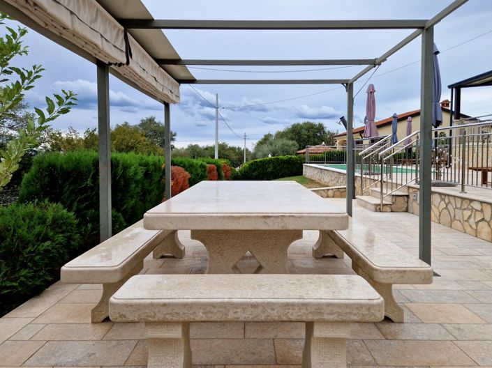 Image No.11-6 Bed Property for sale