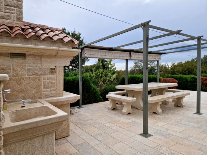 Image No.12-6 Bed Property for sale