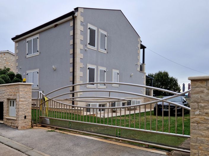 Image No.13-6 Bed Property for sale