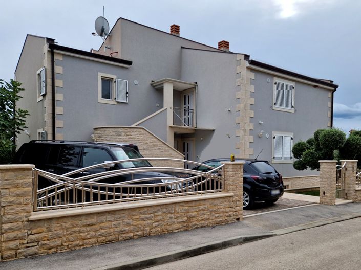 Image No.14-6 Bed Property for sale