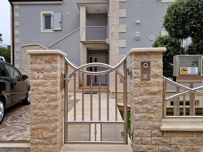 Image No.16-6 Bed Property for sale