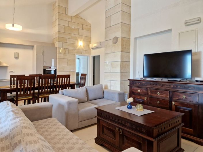 Image No.24-6 Bed Property for sale