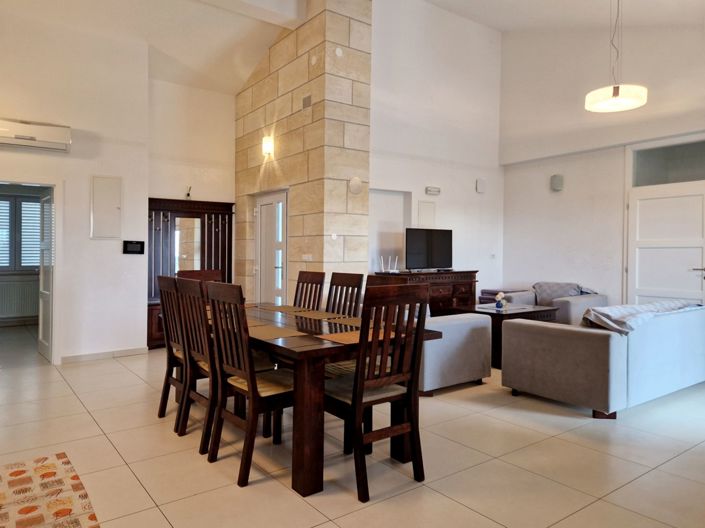 Image No.25-6 Bed Property for sale