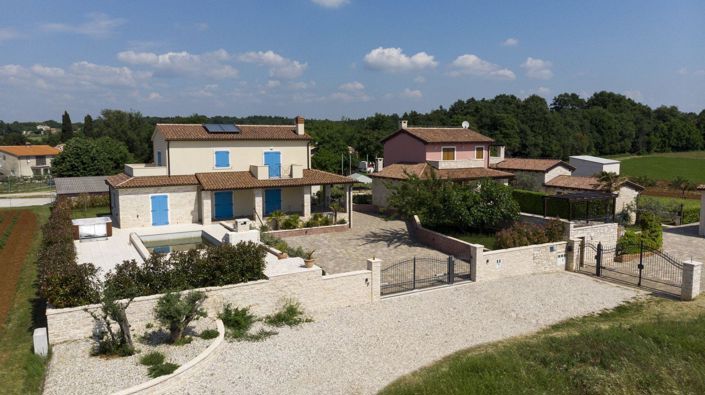 Image No.1-4 Bed Property for sale