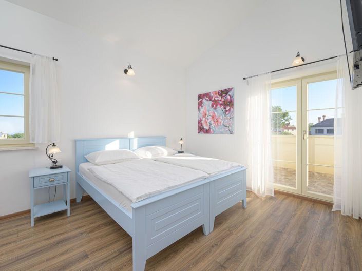 Image No.13-4 Bed Property for sale