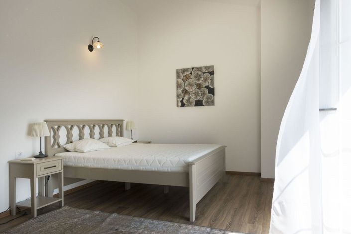 Image No.14-4 Bed Property for sale