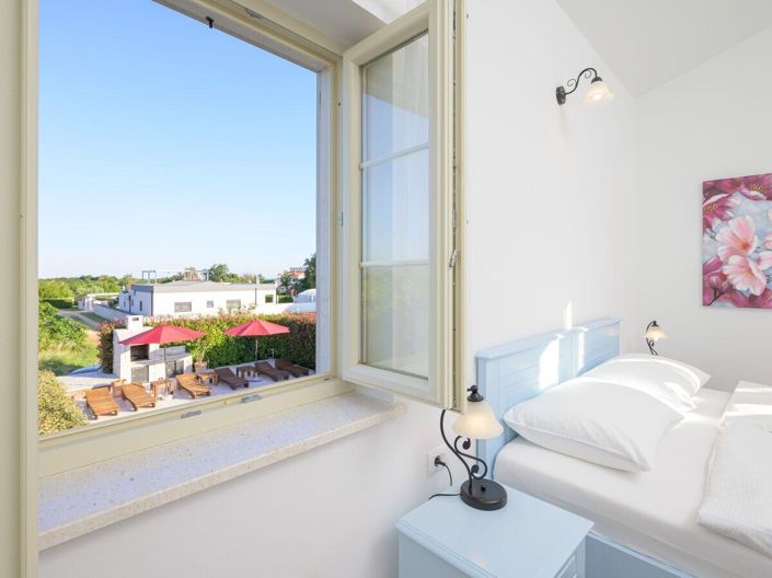 Image No.15-4 Bed Property for sale