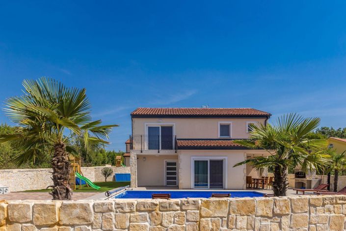 Image No.2-4 Bed Property for sale