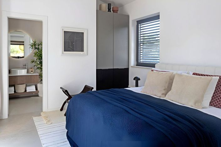 Image No.18-3 Bed Property for sale