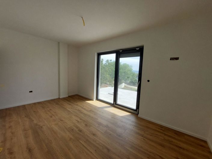 Image No.11-3 Bed Property for sale