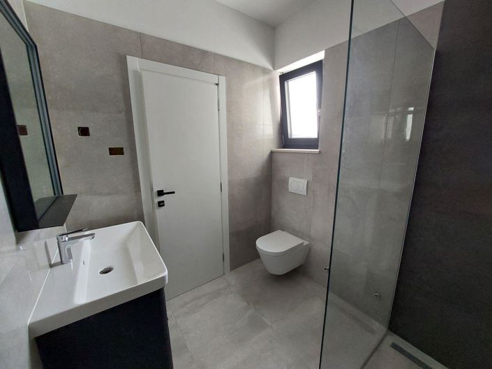 Image No.12-3 Bed Property for sale