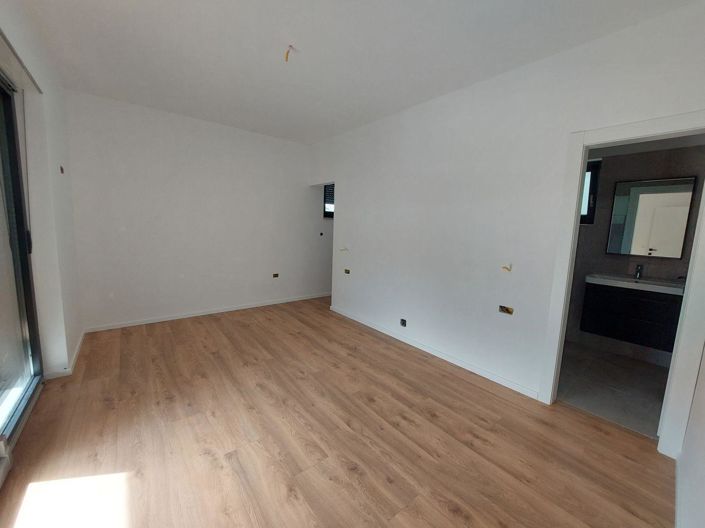 Image No.13-3 Bed Property for sale