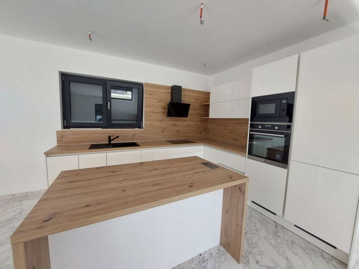 Image No.5-3 Bed Property for sale