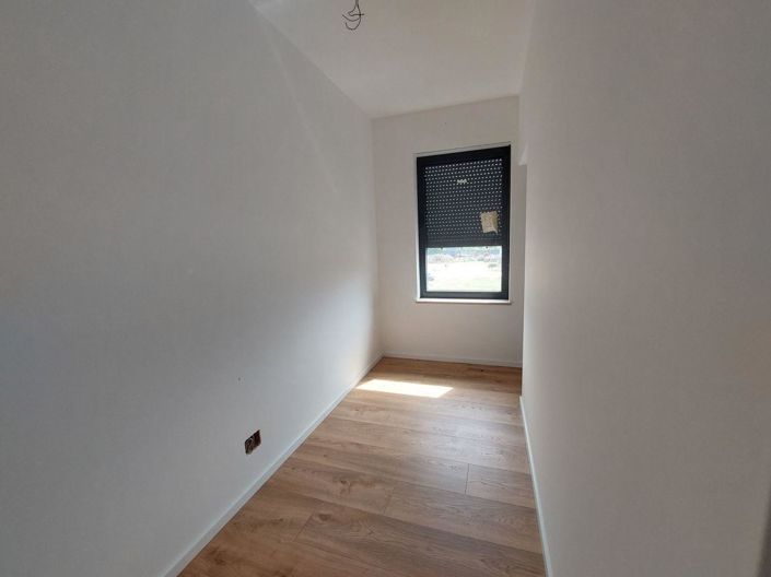 Image No.9-3 Bed Property for sale