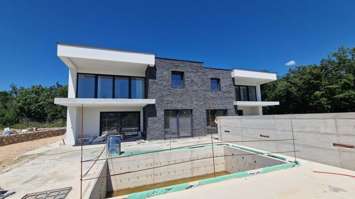 Image No.10-3 Bed Property for sale