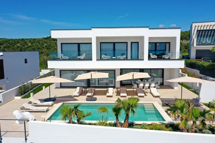 Image No.1-4 Bed Property for sale