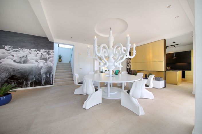 Image No.10-4 Bed Property for sale