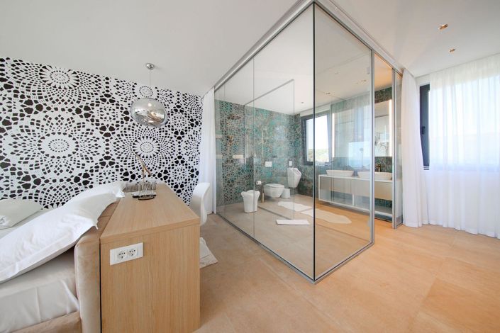 Image No.20-4 Bed Property for sale