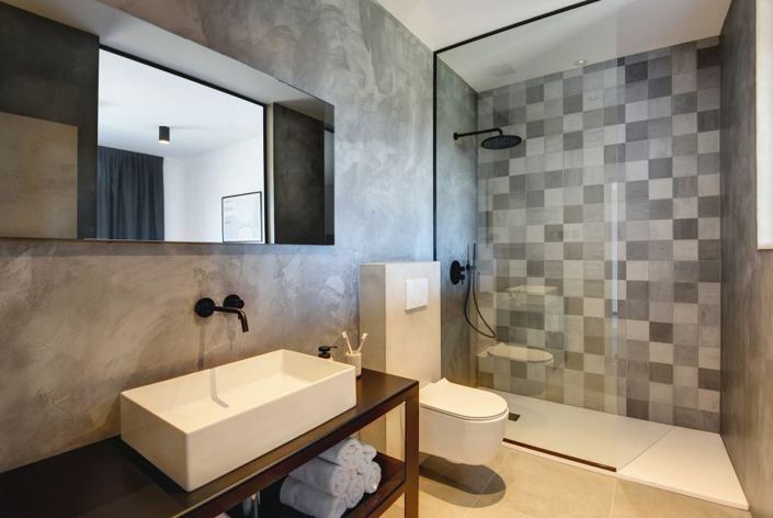 Image No.13-7 Bed Property for sale