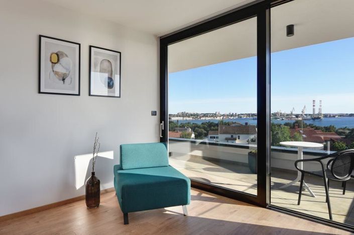 Image No.16-7 Bed Property for sale