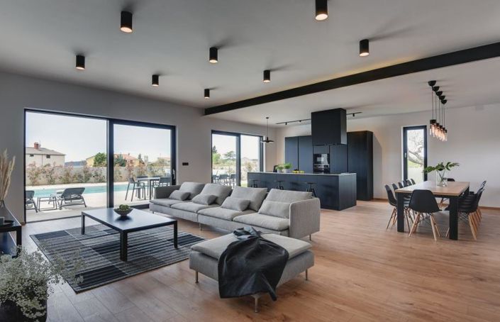 Image No.6-7 Bed Property for sale