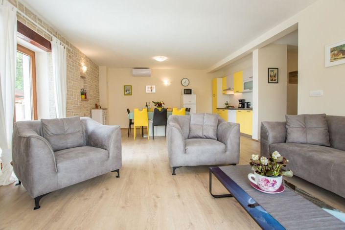 Image No.12-4 Bed Property for sale