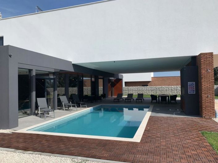 Image No.10-4 Bed Property for sale