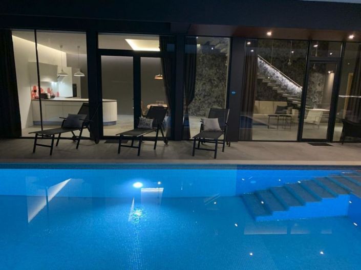 Image No.11-4 Bed Property for sale