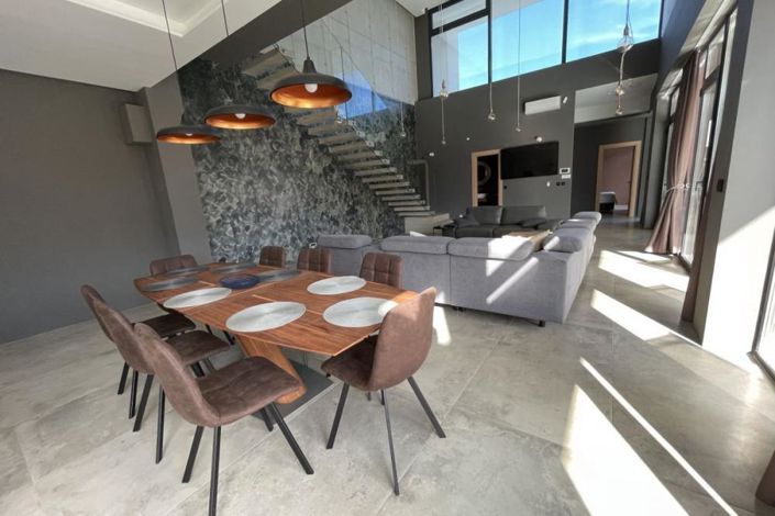 Image No.16-4 Bed Property for sale