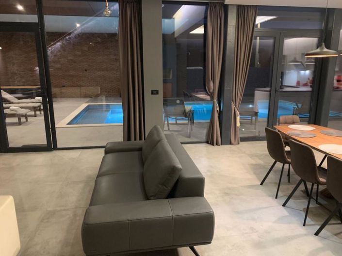 Image No.21-4 Bed Property for sale