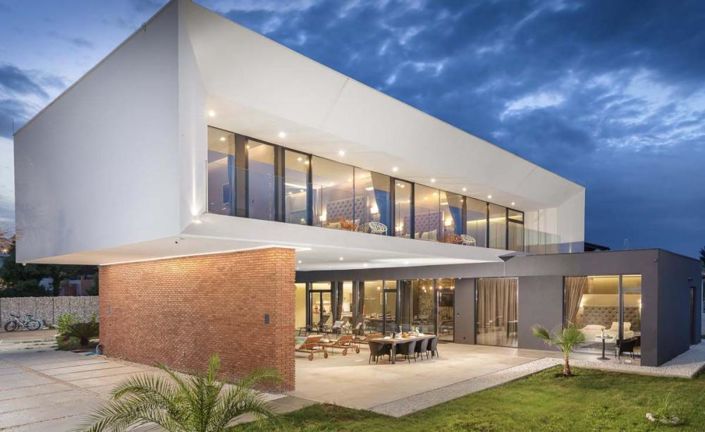 Image No.3-4 Bed Property for sale