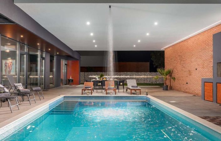 Image No.4-4 Bed Property for sale