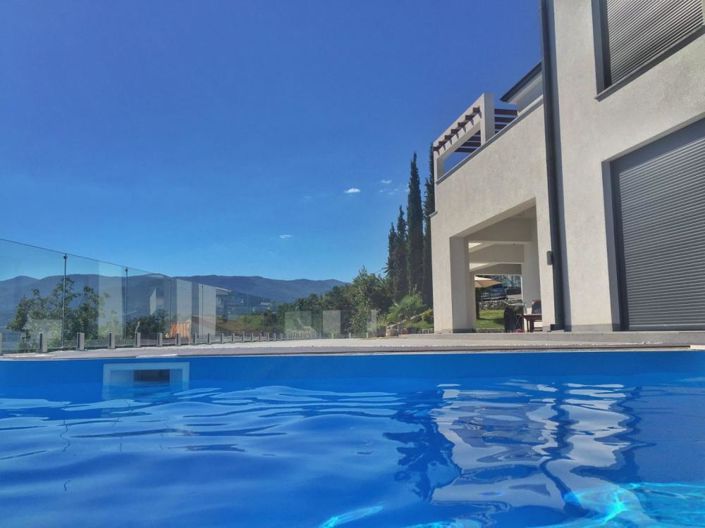 Image No.2-6 Bed Property for sale