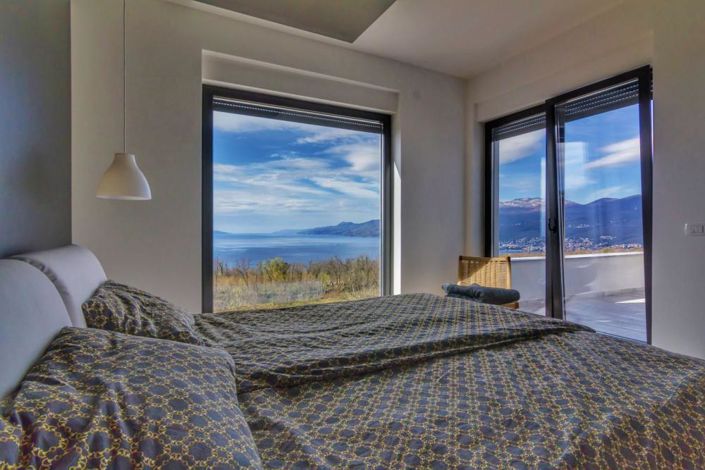 Image No.23-6 Bed Property for sale