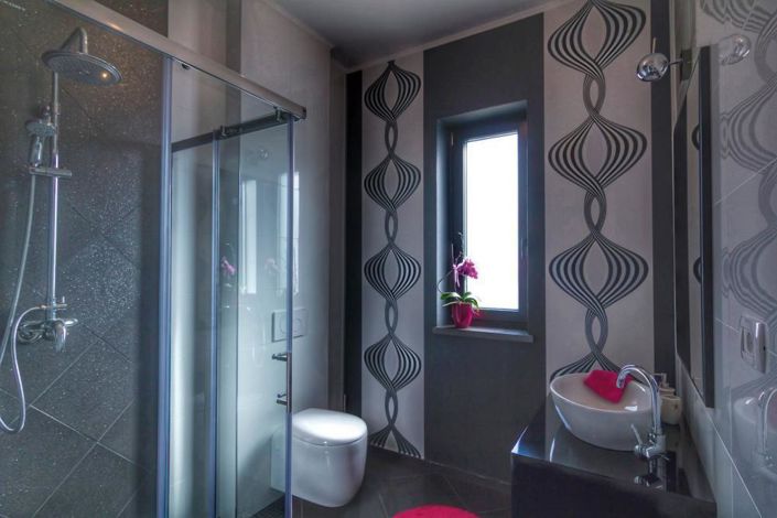 Image No.24-6 Bed Property for sale