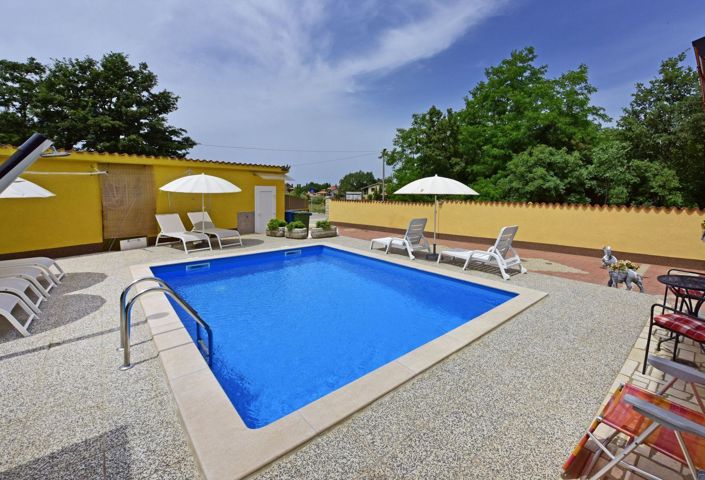 Image No.2-Propriété de 9 chambres à vendre à Porec