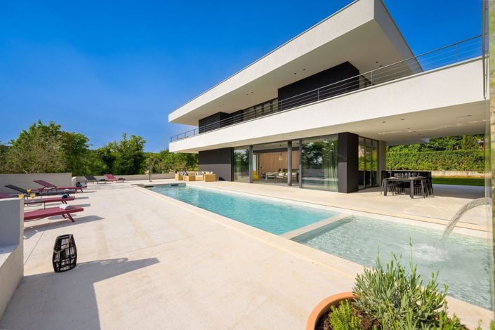 Image No.12-3 Bed Property for sale