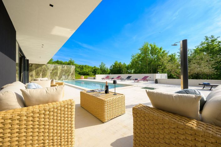 Image No.20-3 Bed Property for sale