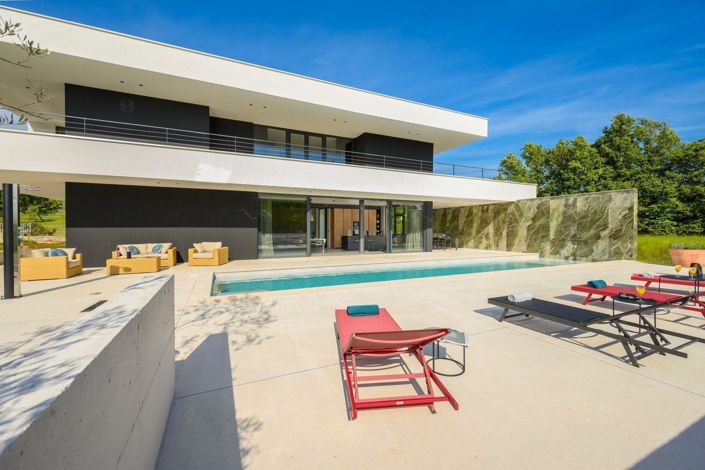 Image No.3-3 Bed Property for sale