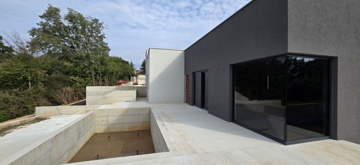 Image No.4-4 Bed Property for sale