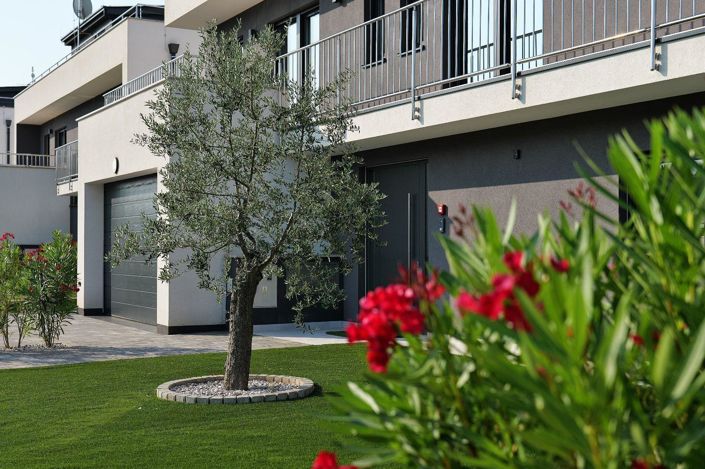 Image No.15-5 Bed Property for sale