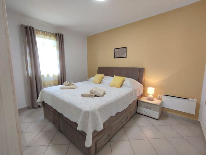 Image No.10-3 Bed Property for sale