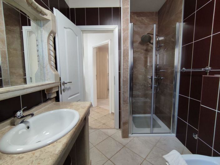 Image No.15-3 Bed Property for sale