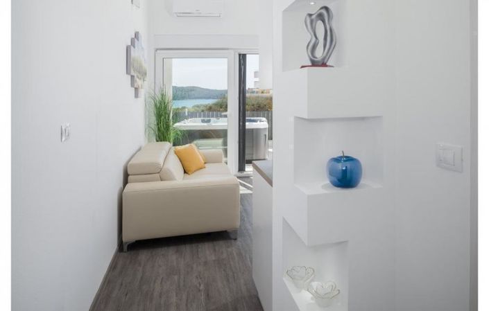 Image No.11-5 Bed Property for sale