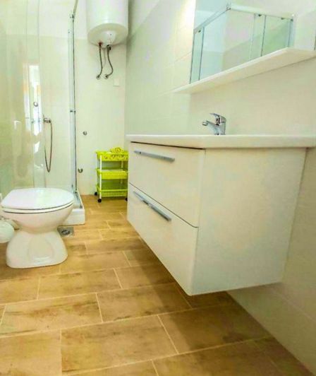 Image No.15-9 Bed Property for sale