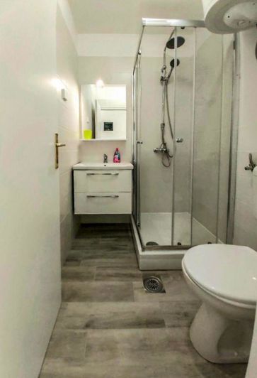 Image No.22-9 Bed Property for sale