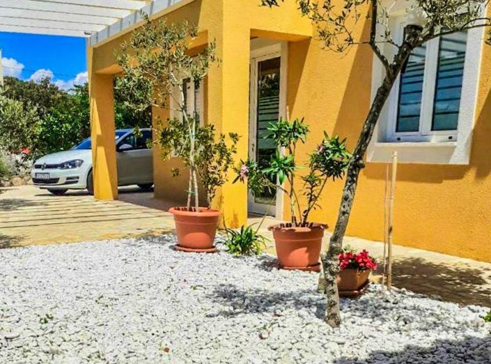 Image No.3-9 Bed Property for sale