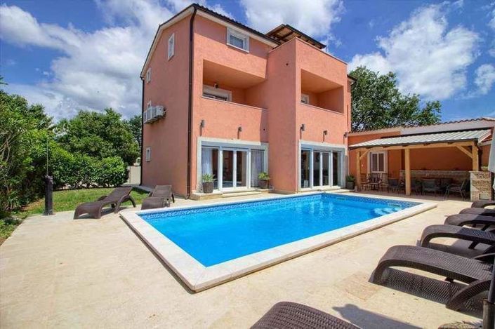 Image No.1-6 Bed Property for sale